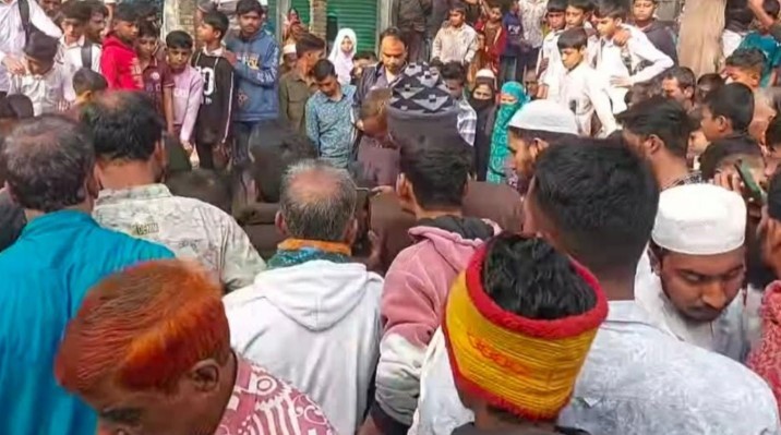 জেল পলাতক শীর্ষ সন্ত্রাসীকে কুপিয়ে হত্যা